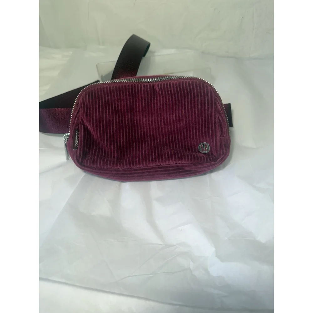 Lululemon Everywhere Belt Bag Corduroy